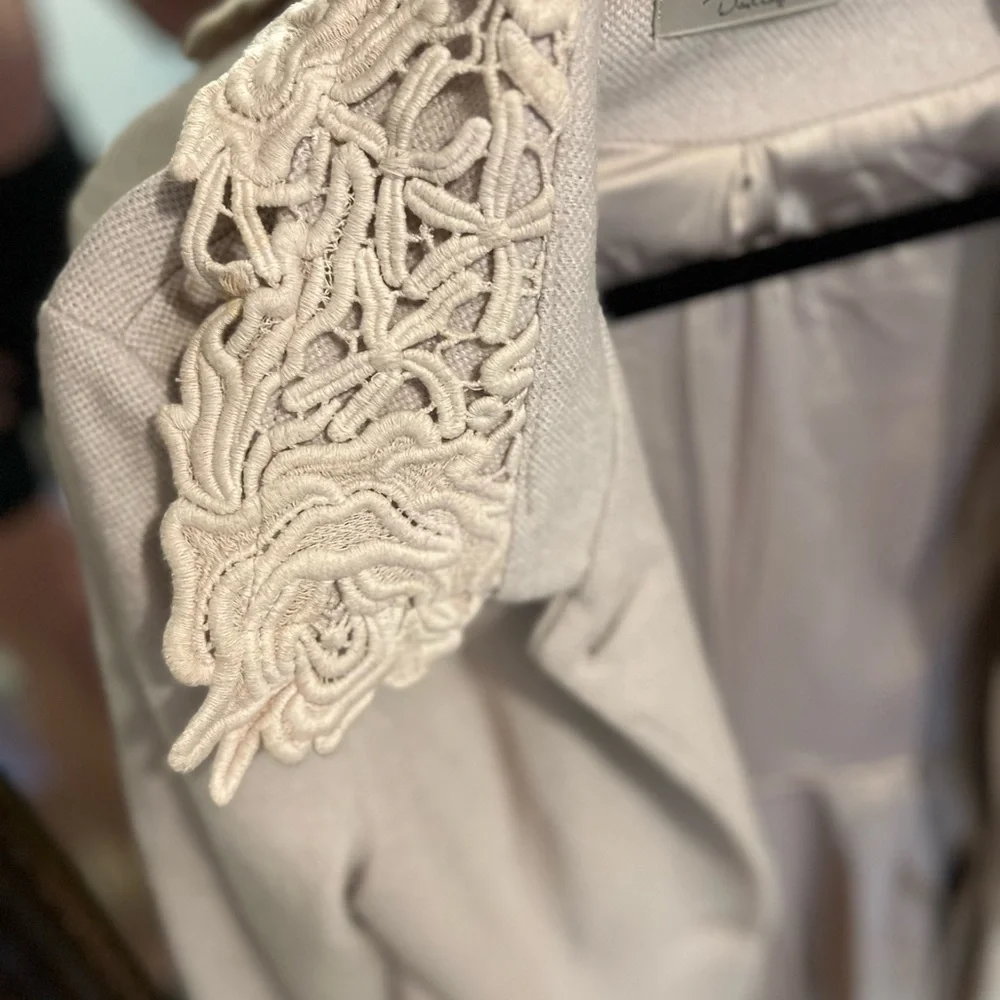 Luxurious Cream blush Coat with Lace Collar - Picture 3 of 3